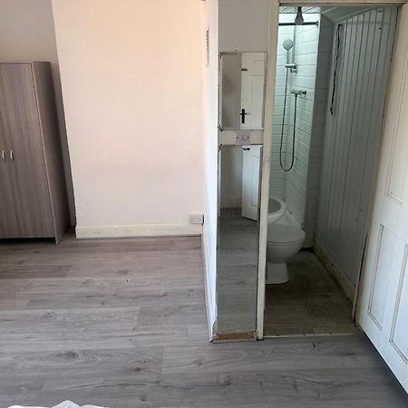 Private Flat In Hounslow Apartment Luaran gambar