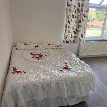 Private Flat In Hounslow Apartment Luaran gambar